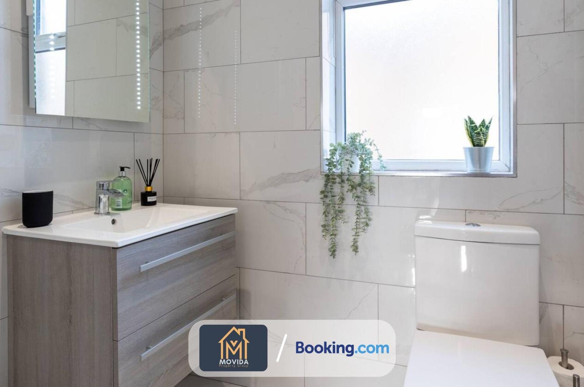 Central Elegant Three Bed Duplex By Movida Property Group Short Lets & Serviced Accommodation Harrogate Bagian luar foto